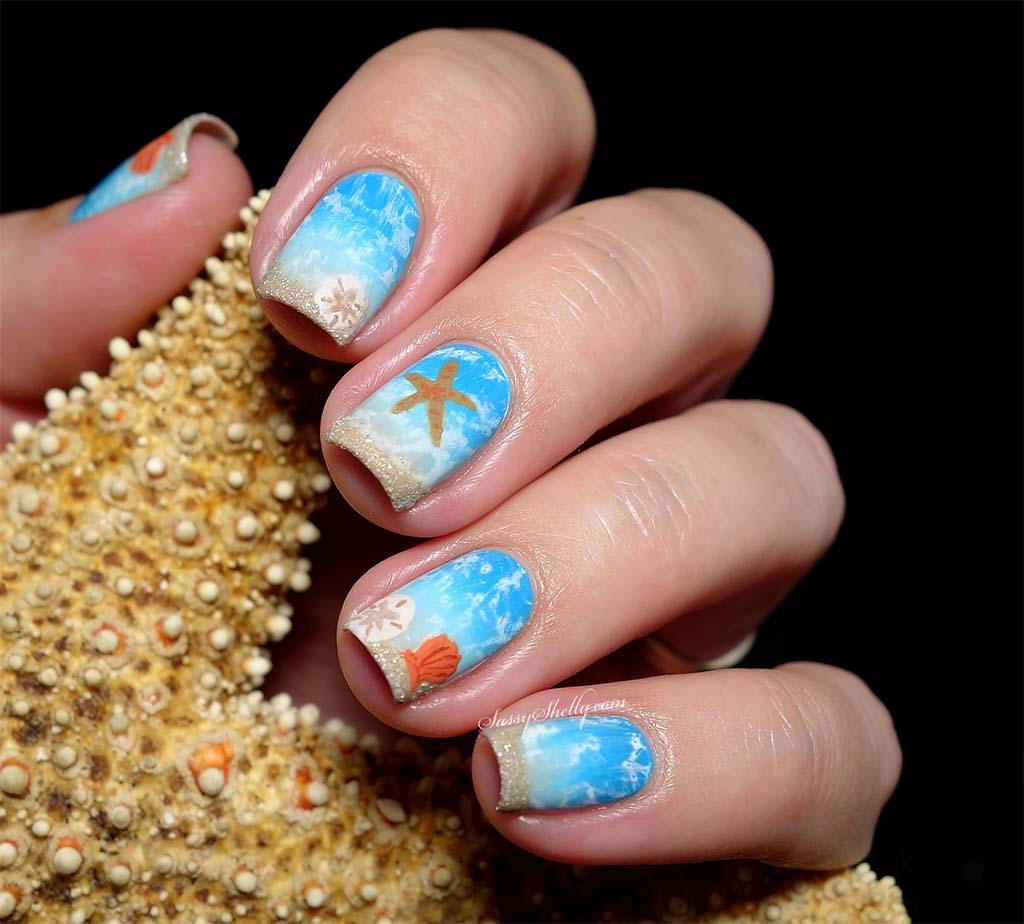 Pretty Ocean-inspired Nails