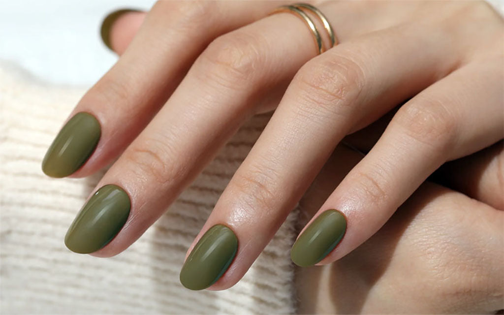 Best Green Glitter Nail Colors for St. Patrick’s Day