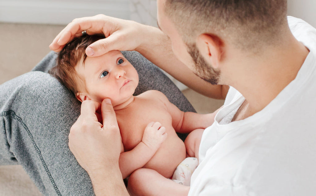 Kodėl tėčiai neturi padėti auginti vaikų Pagarbi Tėvystė tėvystės koučerė Renata Cikanaitė vaikų auginimas poros santykiai vaikų priežiūra tėčio vaidmuo šeimoje šeimos samprata tėtis ir sūnus tėtis ir dukra 3