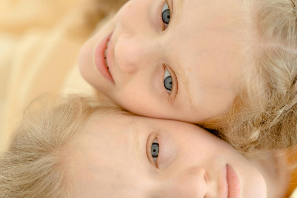 Sunku suprasti, ko iš tiesų reikia dvyniams. Pokalbis su pasauline dvynių eksperte Joan Friedman Pagarbi tėvystė vaikų auklėjimas