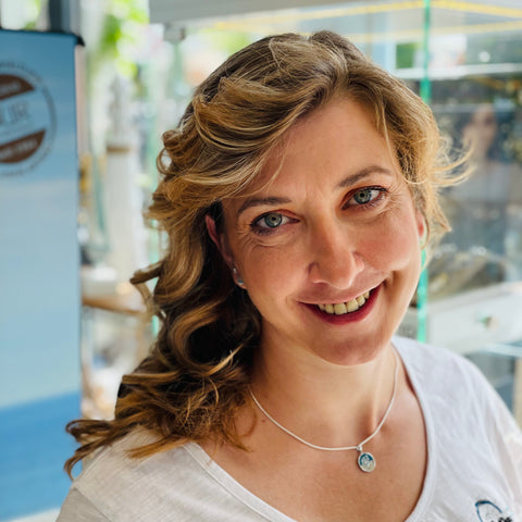 Mandy Bornschein, Inhaberin des Onlineshops mit Strandsandschmuck von Dur Schmuck