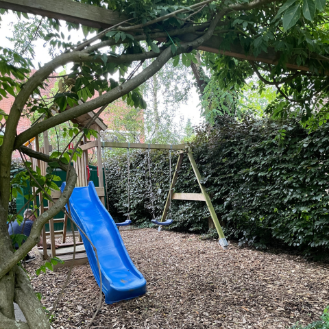 Amsterdam Air BnB Outdoor Playground Garden