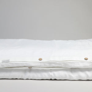 Leinen Deckenbezug in der Farbe stone washed weiß. Aus natürlichem europäischen Leinen. LININ HOME.