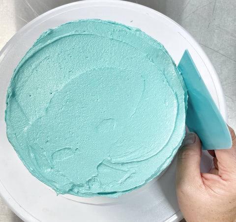 Smoothing buttercream icing 
