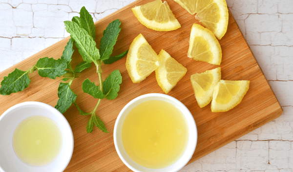 Zitrone, Limette und Minze für das Eistee Rezept