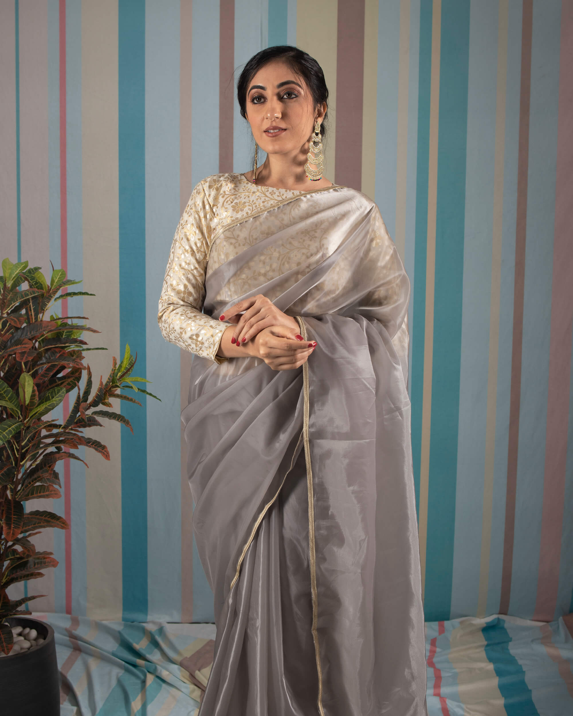 Vimal Jyoti's Chiffon Brasso Silk Saree with Viscose blouse-Plain Silver  Color Varient Pattern