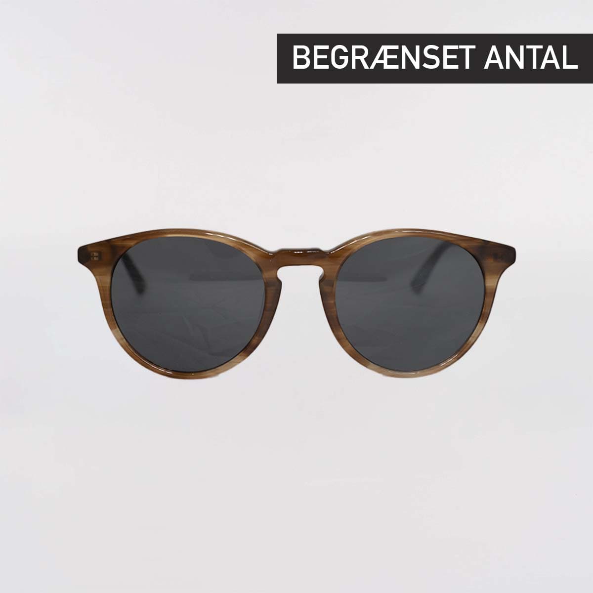 Se Errant Solbrille - Teak hos Errant