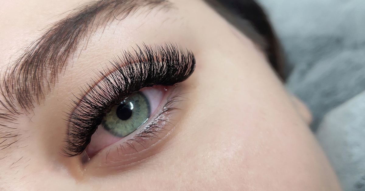 hybrid vs volume lashes