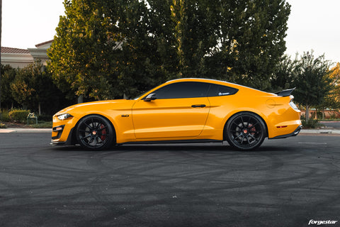 Forgestar CF10 | Gloss Black Yellow Ford Mustang GT S550