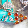 Collier "Sri Yantra Lotus" Ambre de la mer Baltique personnalisable - Illustrations & Bijoux fantaisie ClairObscur Art