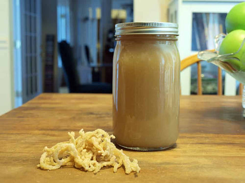 A photo of natural sea moss in a gel and dried forms