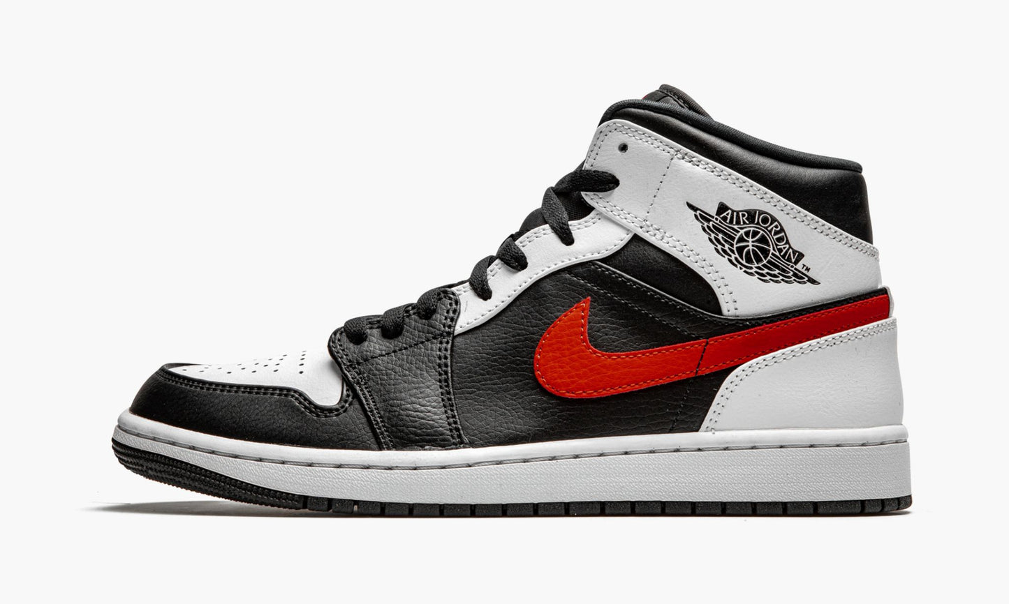 derrocamiento ducha Empresario Nike Air Jordan 1 Mid Black Chile Red White - 554724 075 - Archive Sneakers