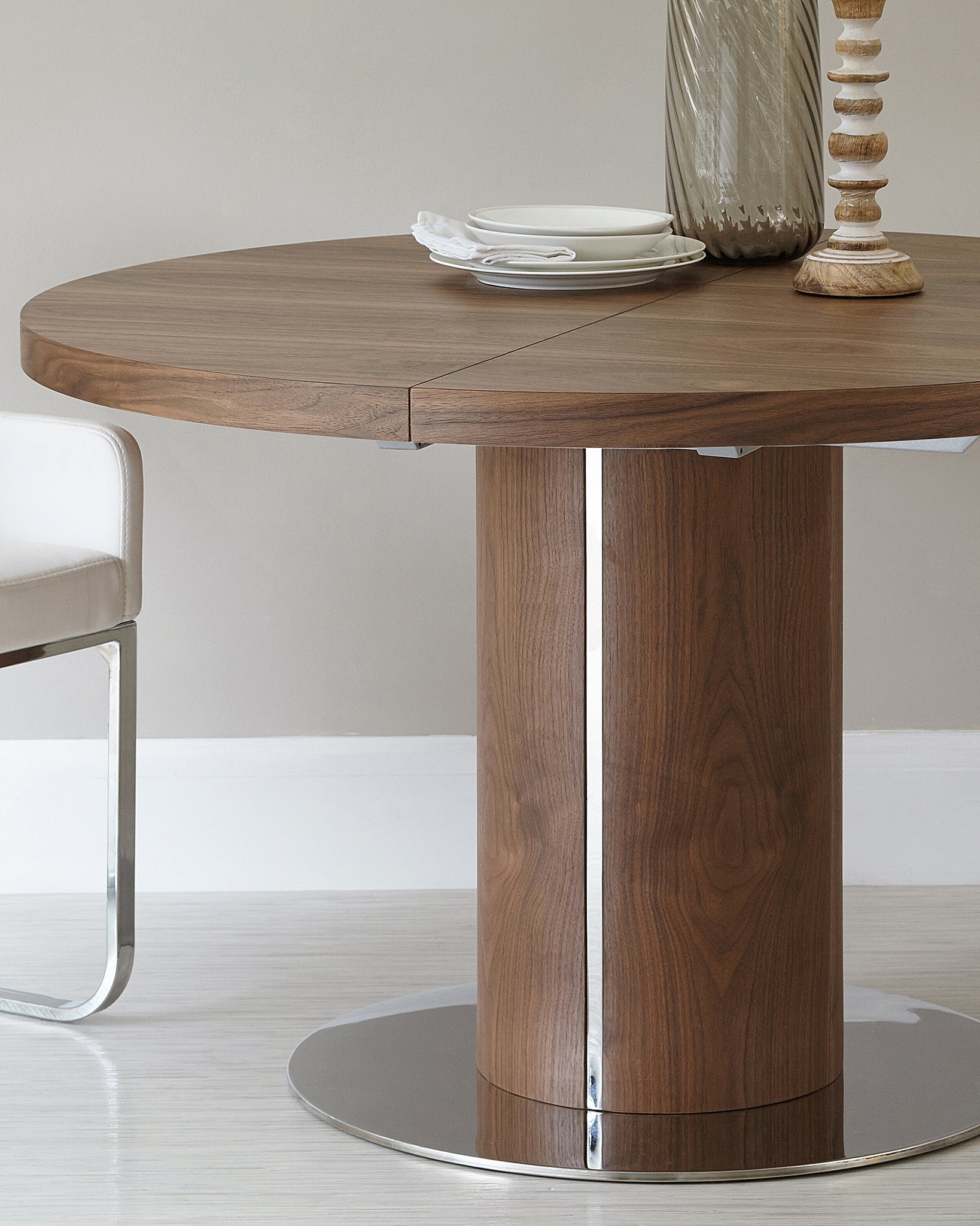 Curva Round Walnut Extending Dining Table Danetti