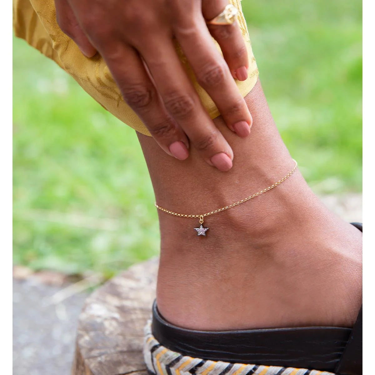 Diamond-Star-Gold-Anklet-2_1200x.webp__PID:941cc4a9-7459-4771-a2eb-0fb3a08e1158