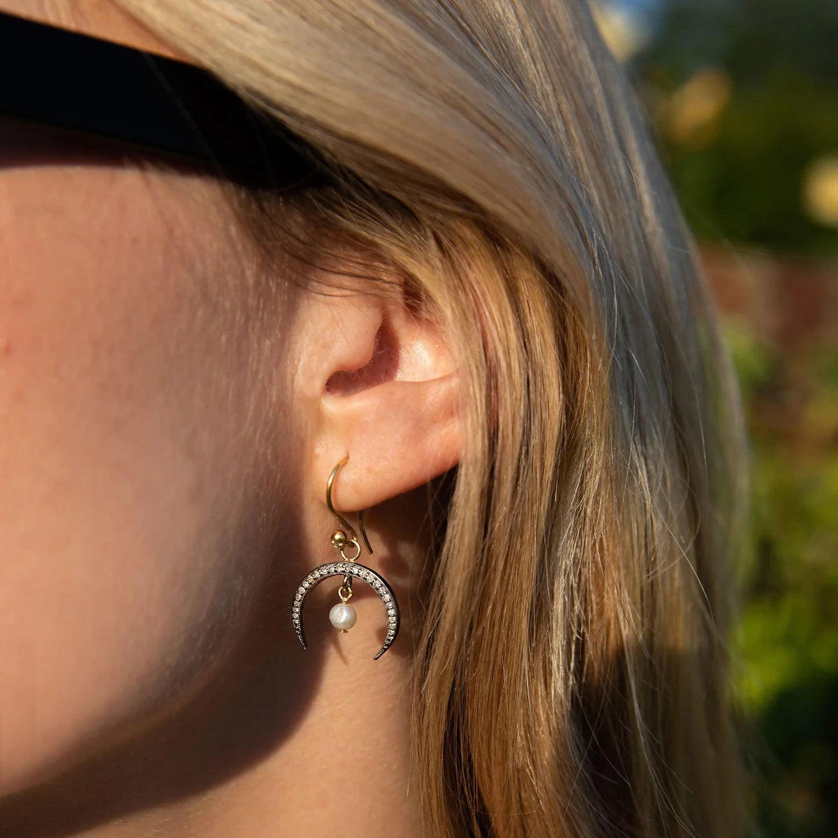 horn-and-pearl-earring_1200x.webp__PID:2009623b-37d6-40da-b60a-c708a5fc2671