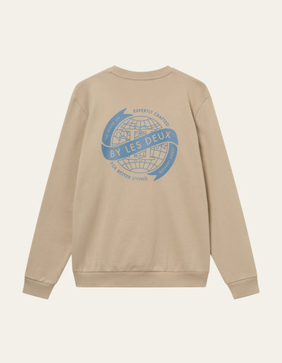 Les Deux MEN Globe Sweatshirt Sweatshirt 817474-Light Desert Sand/Washed Denim Blue