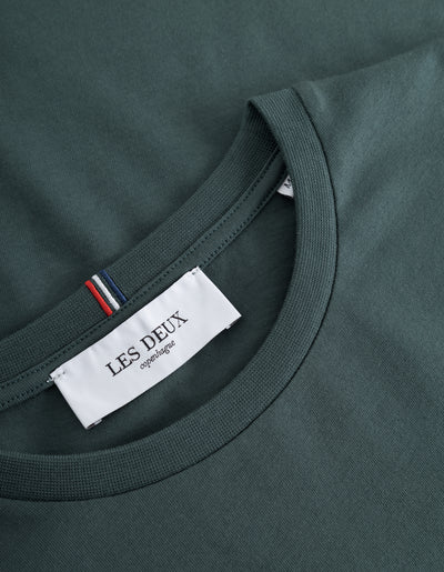 Les Deux MEN Lens T-Shirt T-Shirt 546201-Pine Green/White