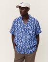 Les Deux MEN Ornament AOP Tencel SS Shirt Shirt 466480-Summer Sky/Surf Blue