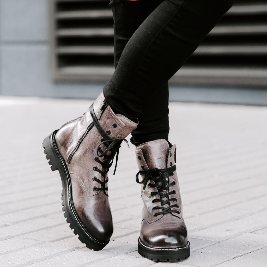 Women's Combat Boot in Carbon Leather 