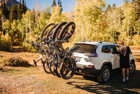 Jeep Cherokee with mountain bikes and fat tire bikes on bike rack 