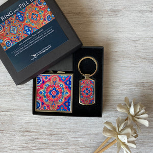 
                
                    Load image into Gallery viewer, Gift Pack – Pill Box And Key Ring - Ari Carpet
                
            