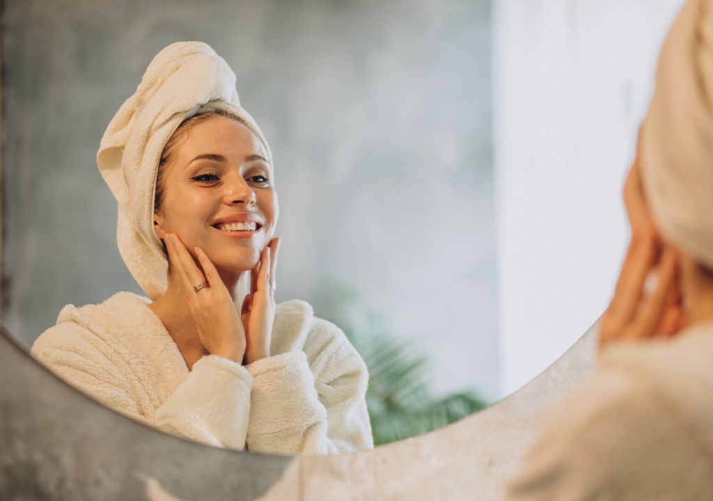 lady applying lotion to her face