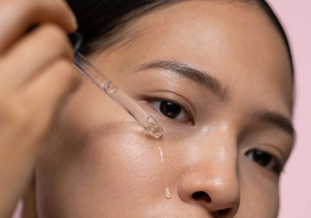 lady applying serum to her face