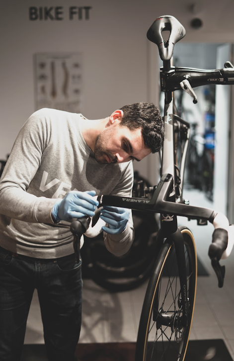 montaje de bicicletas exclusivas en velo mallorca