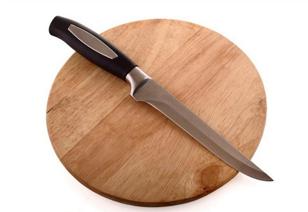  Round cutting board and knife