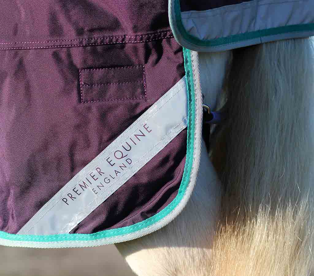 Buster 200g Turnout Rug with Neck Cover - Reflective Close Up