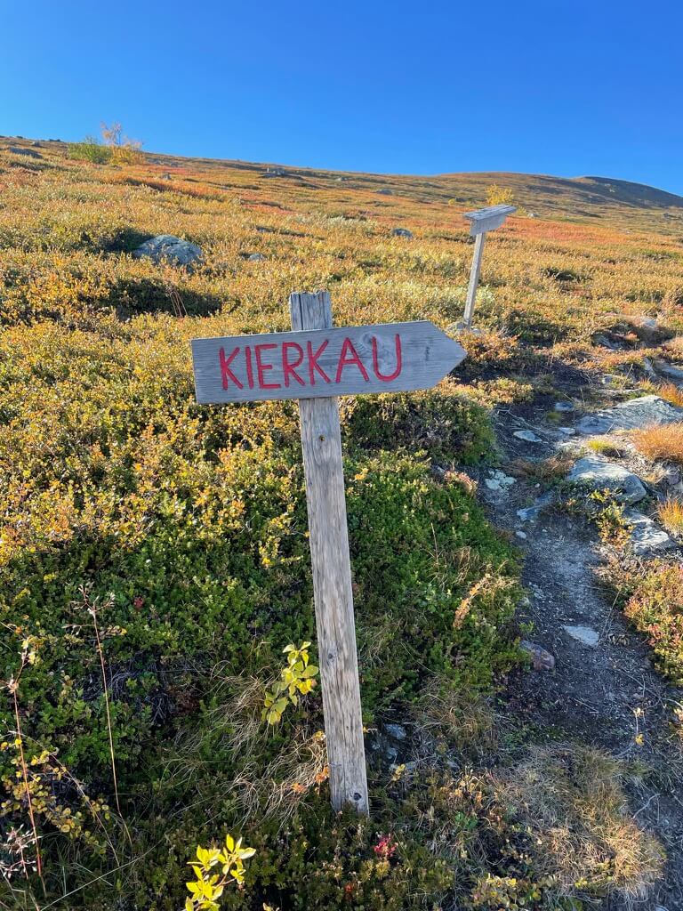 A sign with the text Kierkau