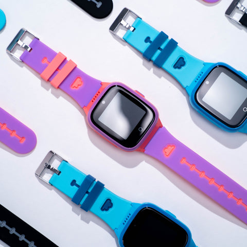 Different colors of COSMO's JrTrack watch are arranged. 
