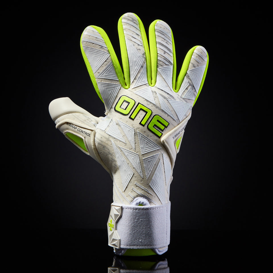 one goalkeeper gloves