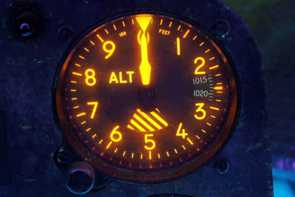 Luminescent altimeter