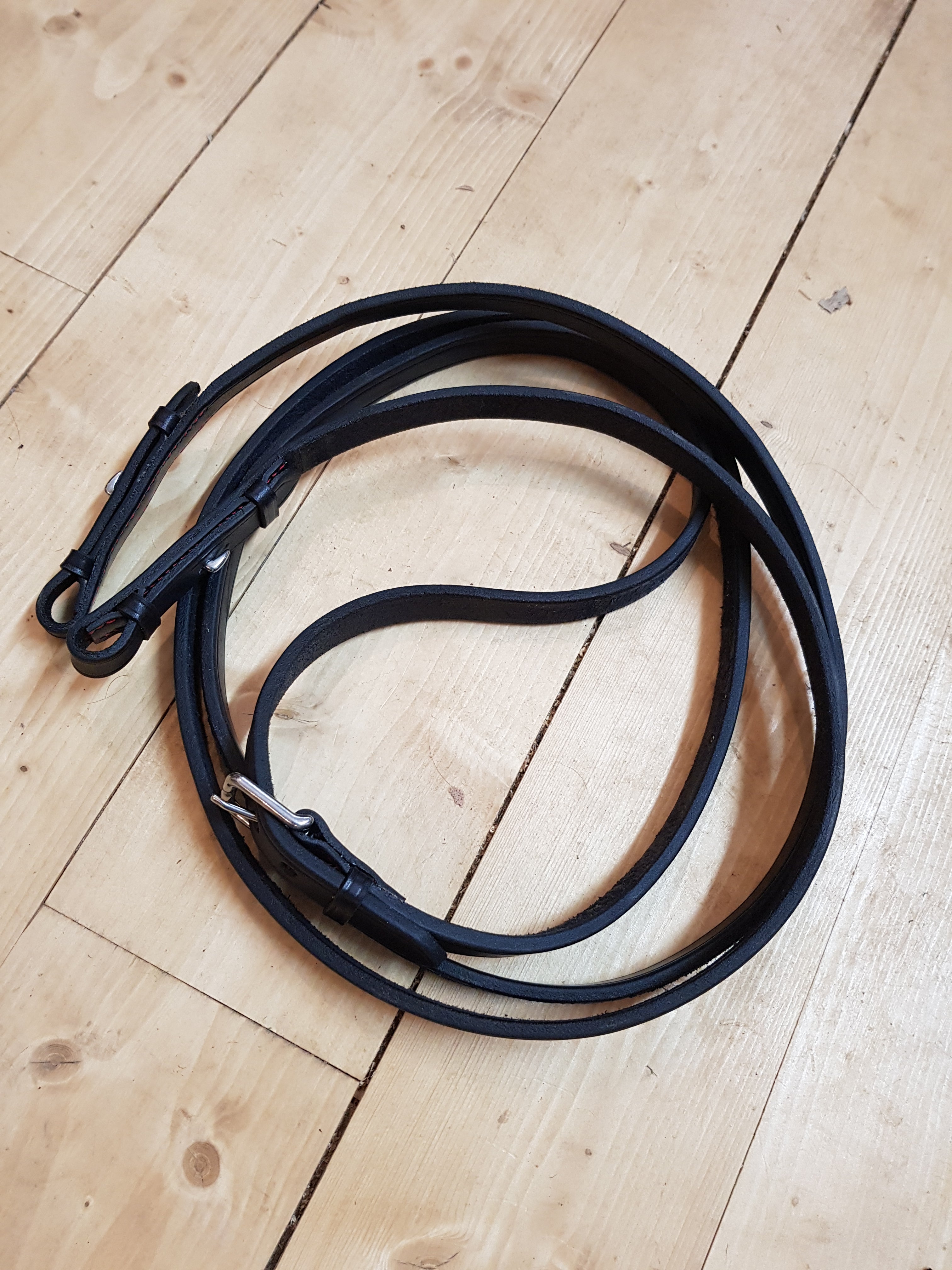 Bridle reins in full grain saddle leather made by Sellerie La Tanière