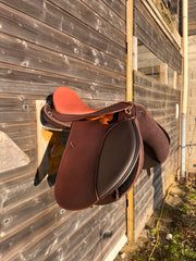 saddle made by Epycuir with Printed Gavarnie chocolate flap leather