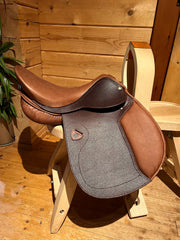 saddle made by Epycuir with Printed Gavarnie chocolate Radermecker flap leather