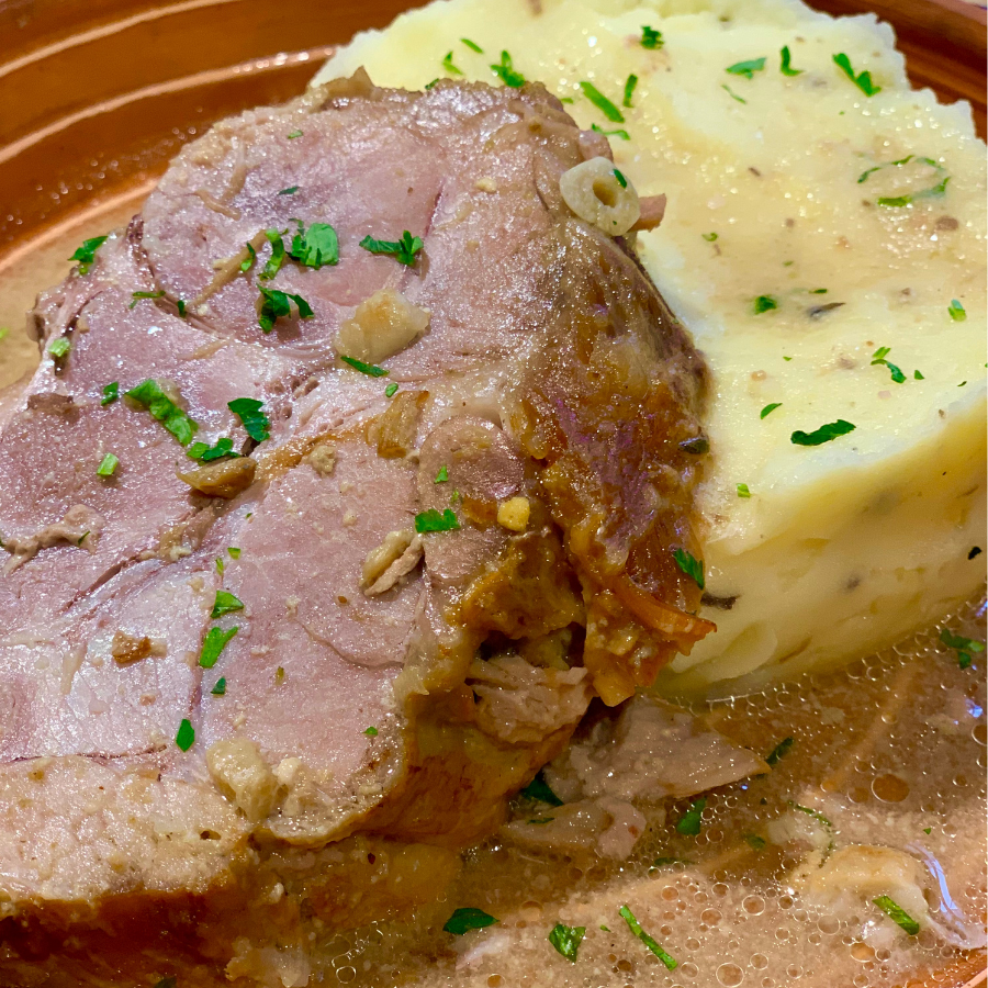 hjerne Stuepige råd Ceafă de porc la cuptor cu piure de cartofi cu trufe – Restaurant La Mama