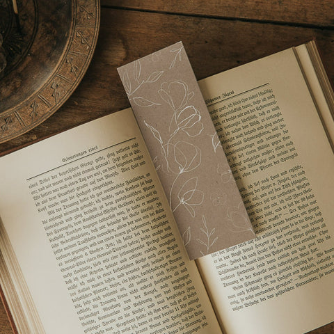 BOOKMARK PRESSED FLOWERS and LEAVES – FLEURISCOEUR