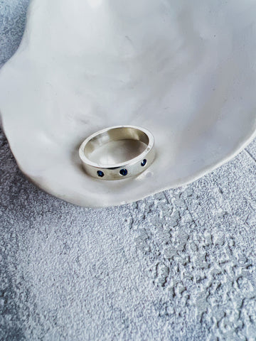 Flush mount ring with 4 blue cz