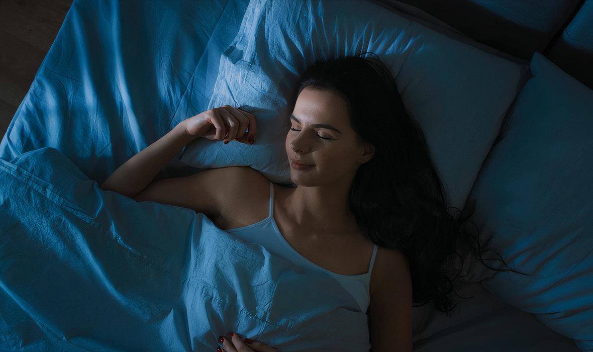 Femme qui passe une bonne nuit de sommeil