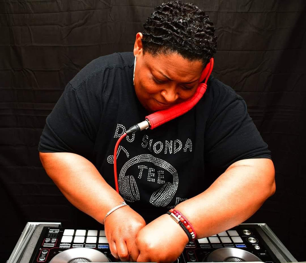 Although she loves many genres of music SHONDA fell in love with HOUSE MUSIC early in her career. She delivers energetic upbeat mixes that fulfills the house music lovers, soul and motivates the crowd to dance with spirited passion.