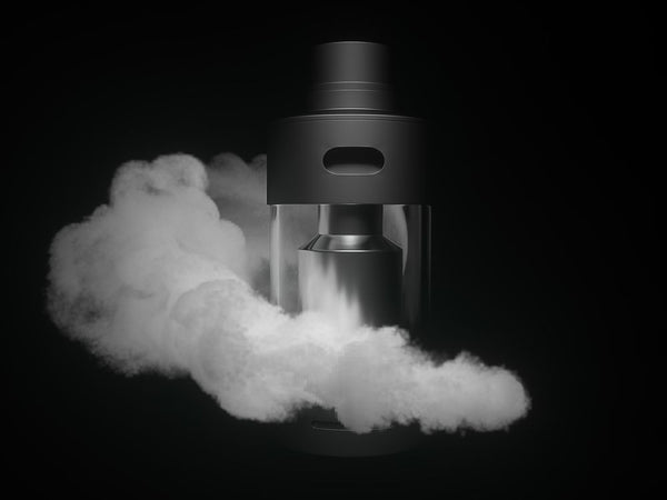 Atomizer tank diliputi uap hasil pembakaran vape.