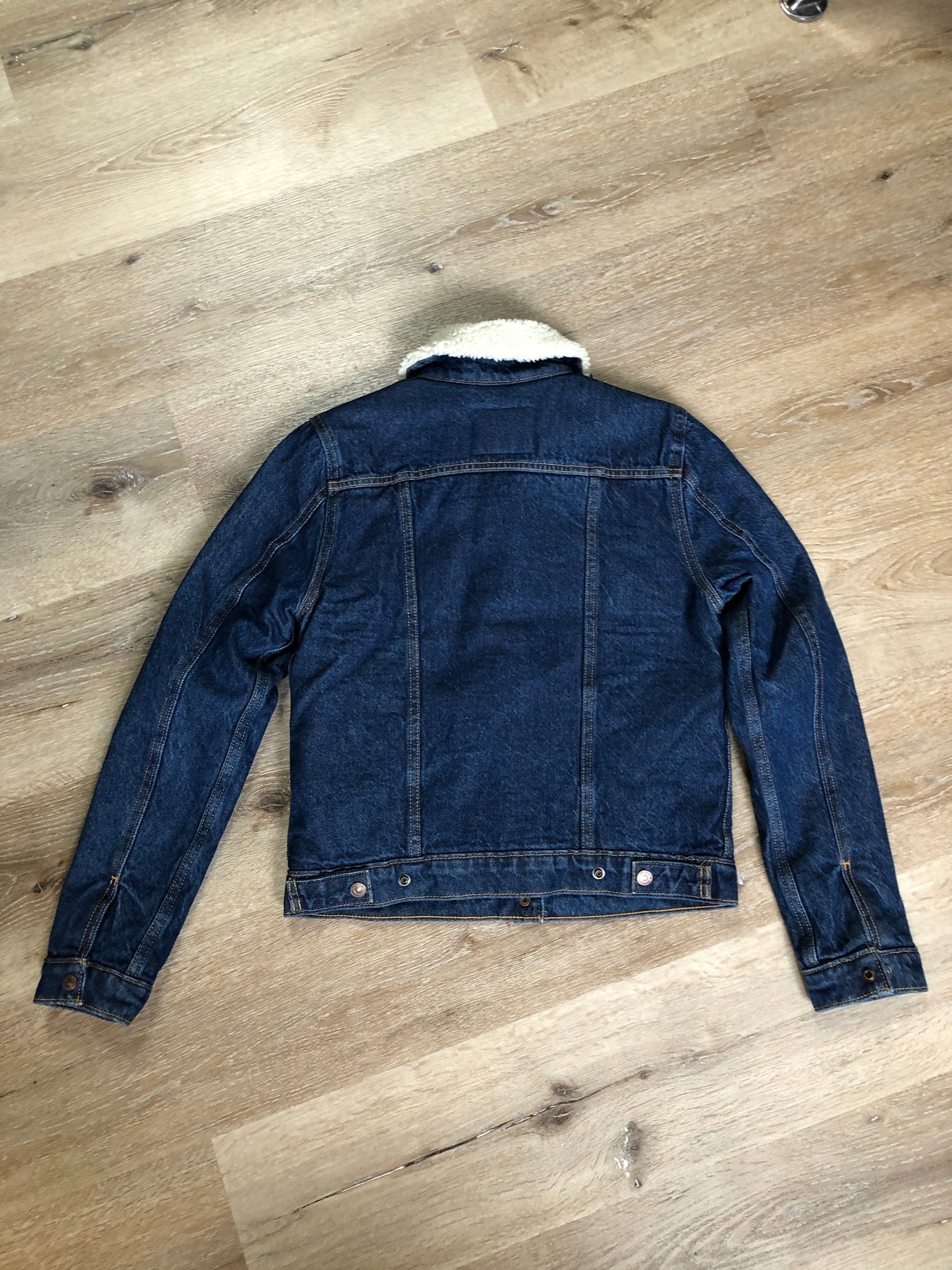 Levi's Medium Wash Denim Sherpa Trucker Jacket, SOLD – KingsPIER vintage