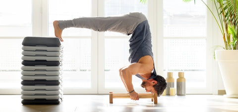 demonstration of a man doing elevated pike push up