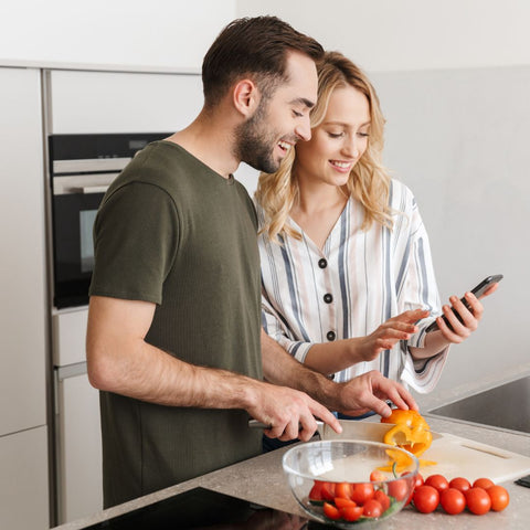 Paar kocht gemeinsam