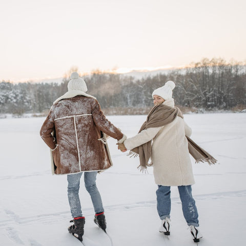 Paar beim Eislaufen Schlittschuhlaufen ohne Schweißgeruch