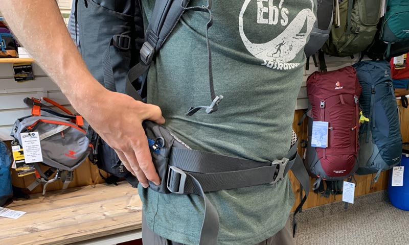 adjusting a backpack hip belt 
