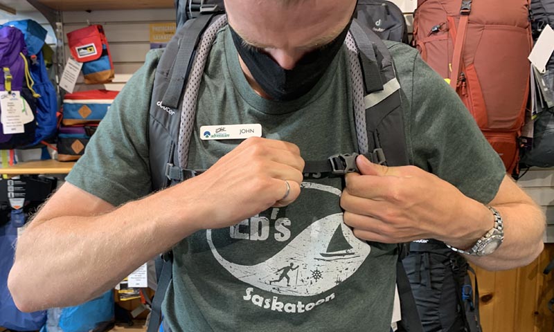 adjusting backpack sternum strap 