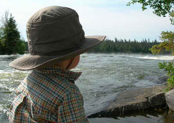 wide brimmed hat kids